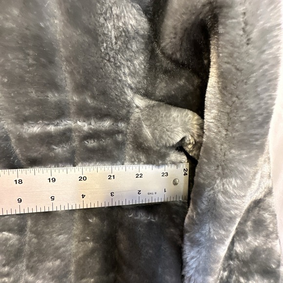 Faux Fur Silver Gray Coat Ladies Size L/XL* - Picture 8 of 9